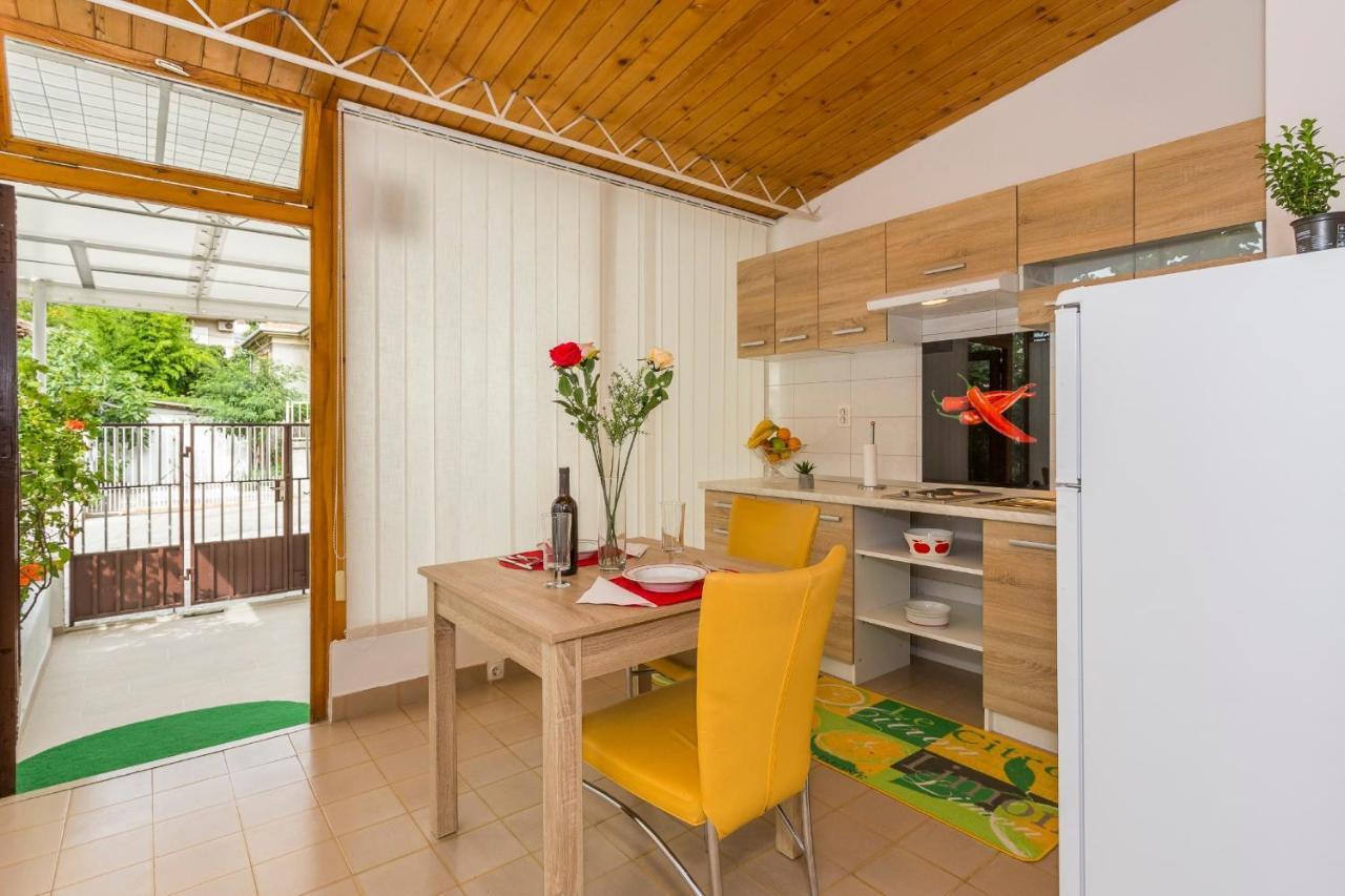 Comfortable Modern Studio With Shaded Patio Split Buitenkant foto