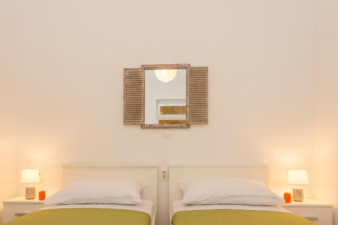 Comfortable Modern Studio With Shaded Patio Split Buitenkant foto