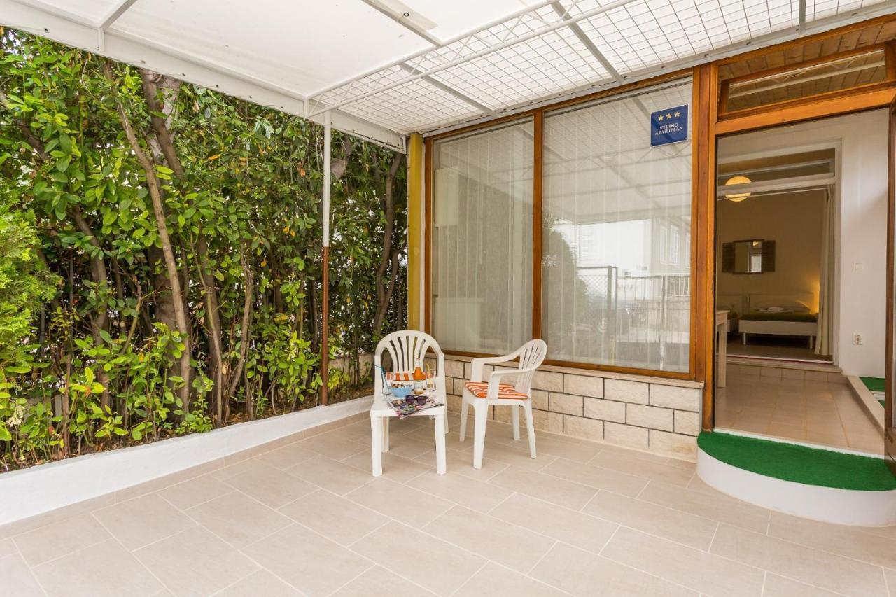 Comfortable Modern Studio With Shaded Patio Split Buitenkant foto