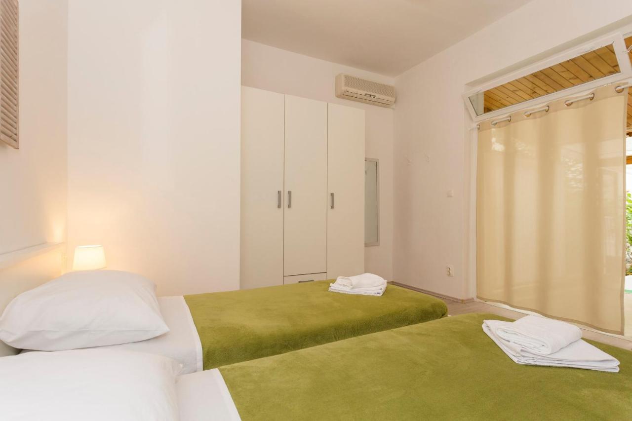 Comfortable Modern Studio With Shaded Patio Split Buitenkant foto